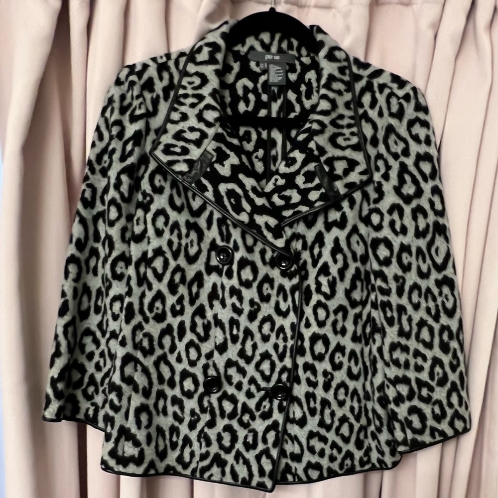 Per Se Black/Grey print double breasted jacket with leather trim. Size small 6